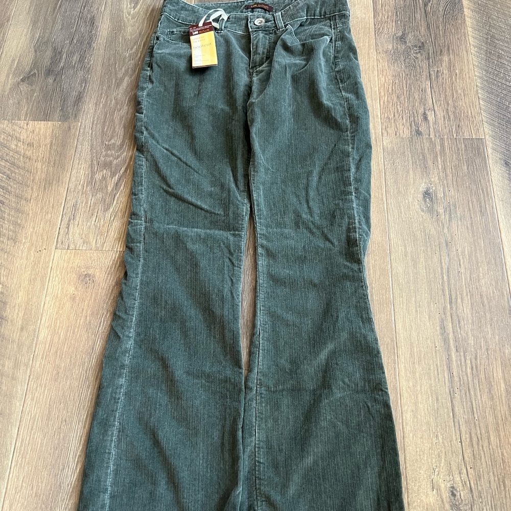 Ladies size 8, Lee’s brand, corduroy pants. New with tag. Gray.